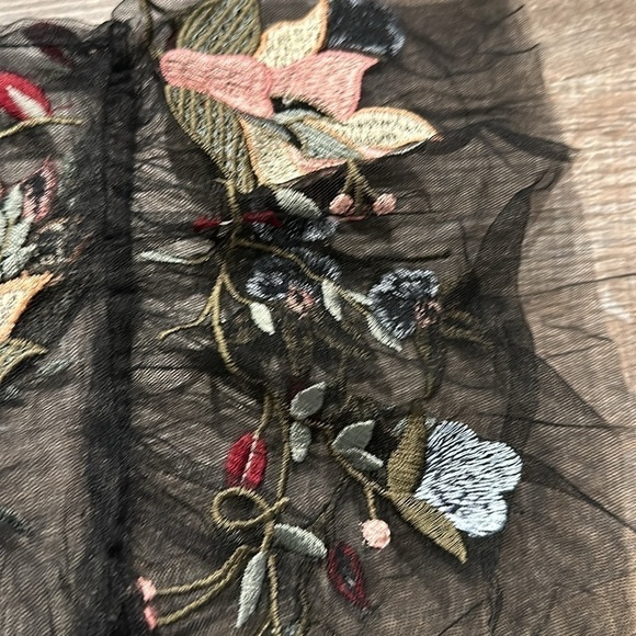 Zara black sheer mesh embroidered flutter sleeve top with keyhole neck size XS - Picture 9 of 10